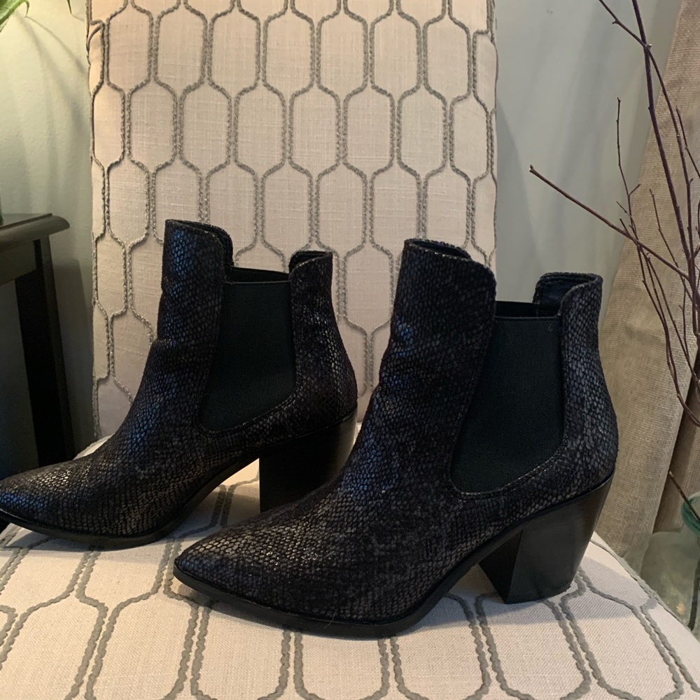 Chinese Laundry Snake Skin Booties, size 9/10